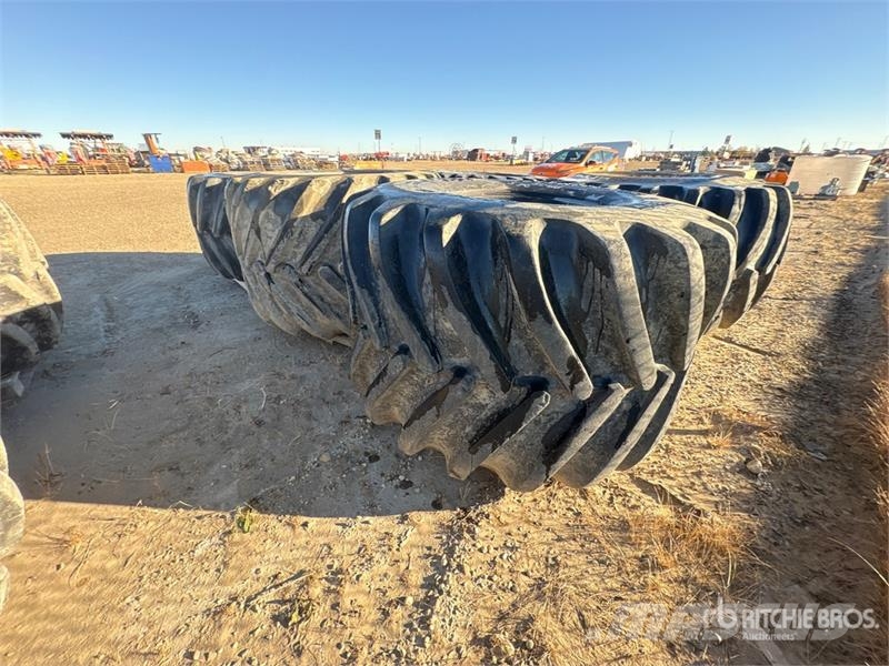 Quantity of (5) 66/43.00x25 Tires Gume, točkovi i felne
