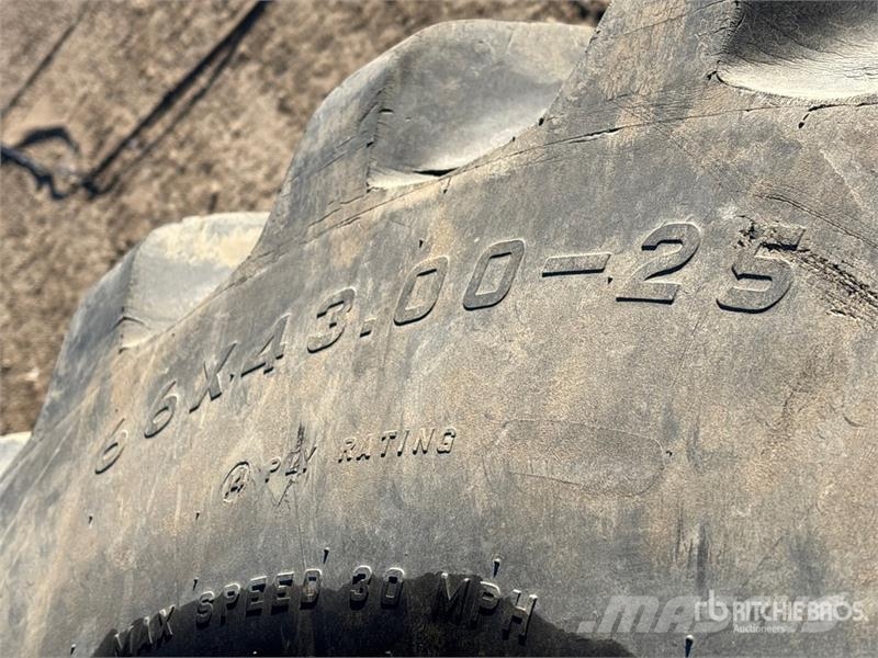 Quantity of (5) 66/43.00x25 Tires Gume, točkovi i felne
