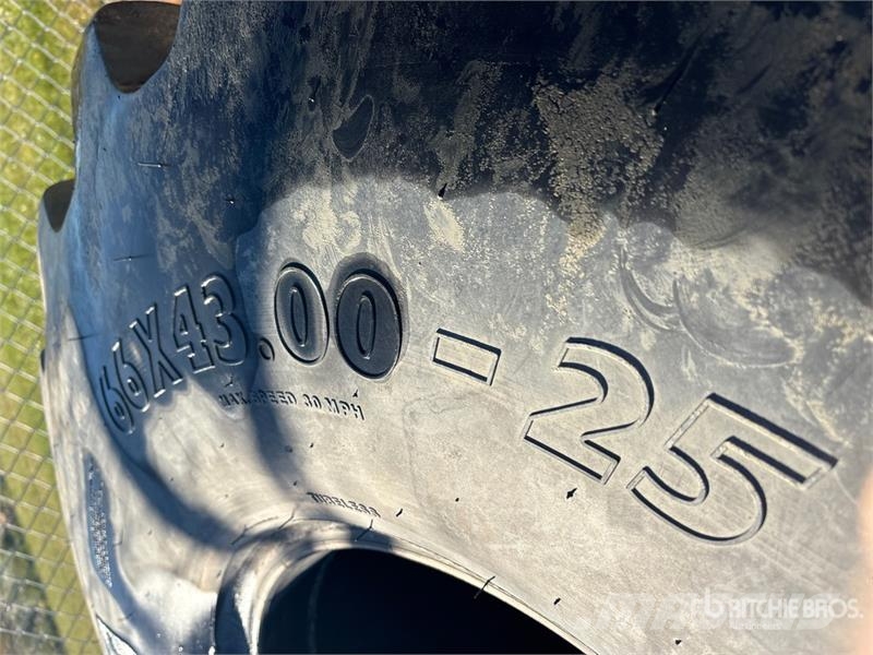 Quantity of (5) 66/43.00x25 Tires Gume, točkovi i felne