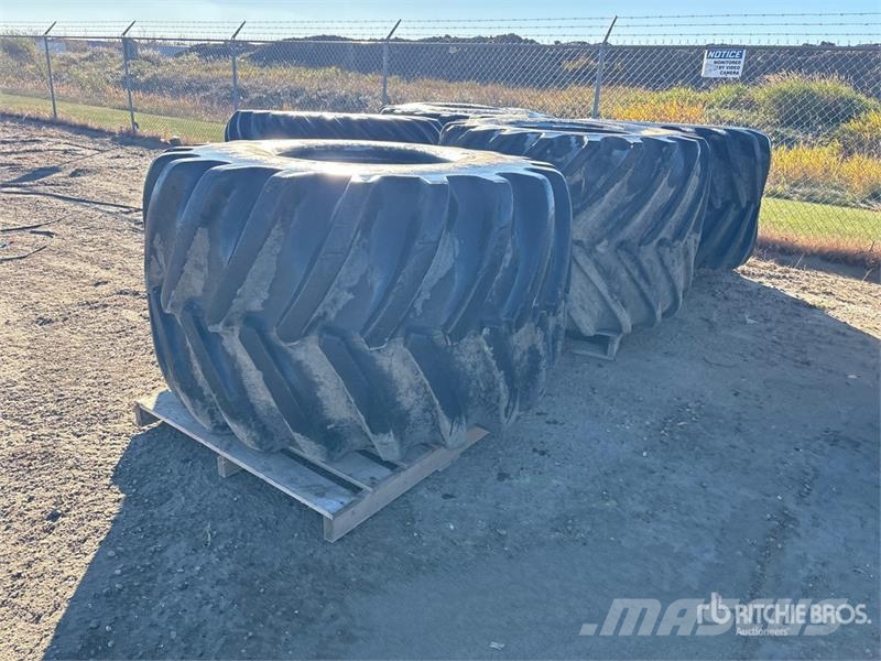 Quantity of (5) 66/43.00x25 Tires Gume, točkovi i felne