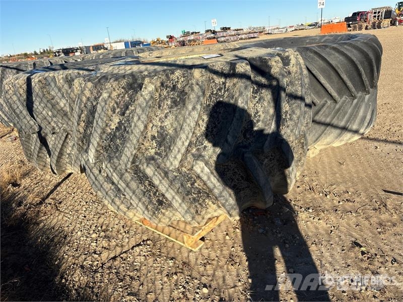 Quantity of (5) 66/43.00x25 Tires Gume, točkovi i felne