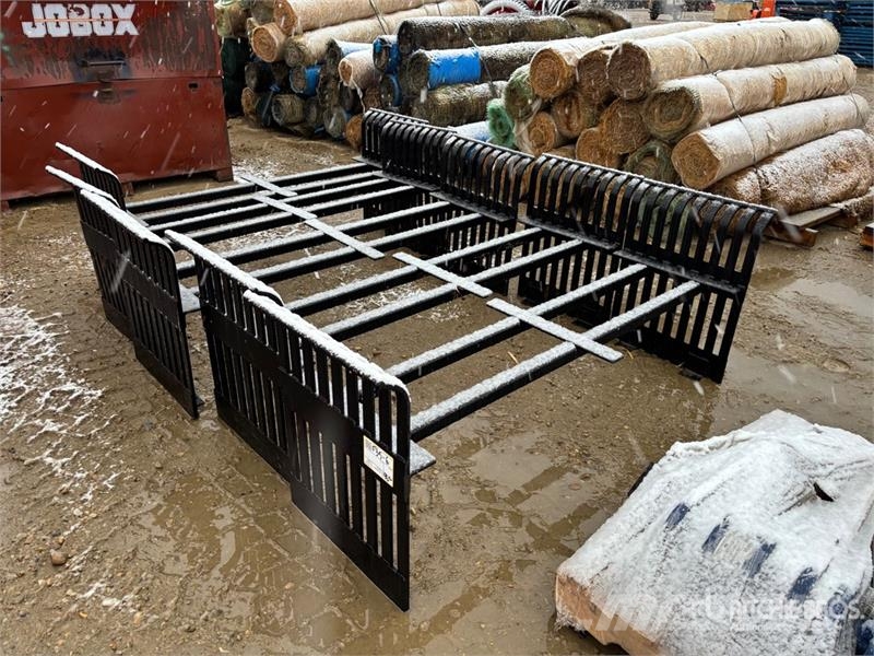  Quantity of (5) 66 in Powder Coated Metal Bench Fr مكونات أخرى