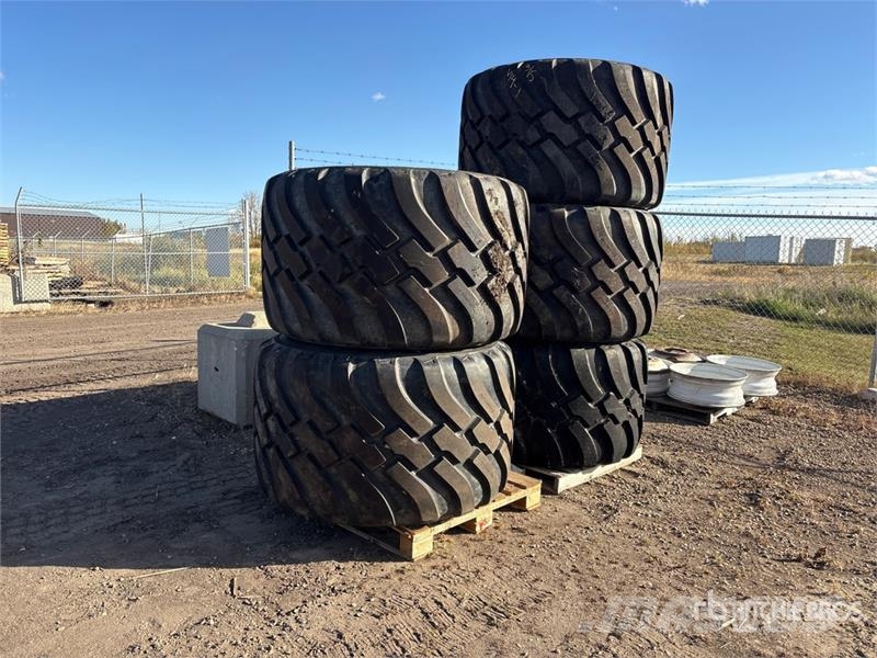  Quantity of (5) 800/45R26.5 Floater Tires الإطارات والعجلات والحافات