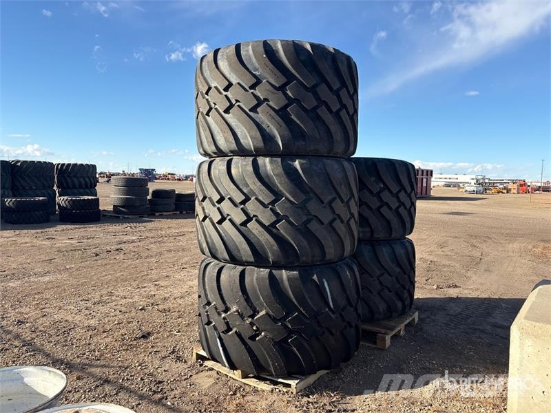  Quantity of (5) 800/45R26.5 Floater Tires الإطارات والعجلات والحافات