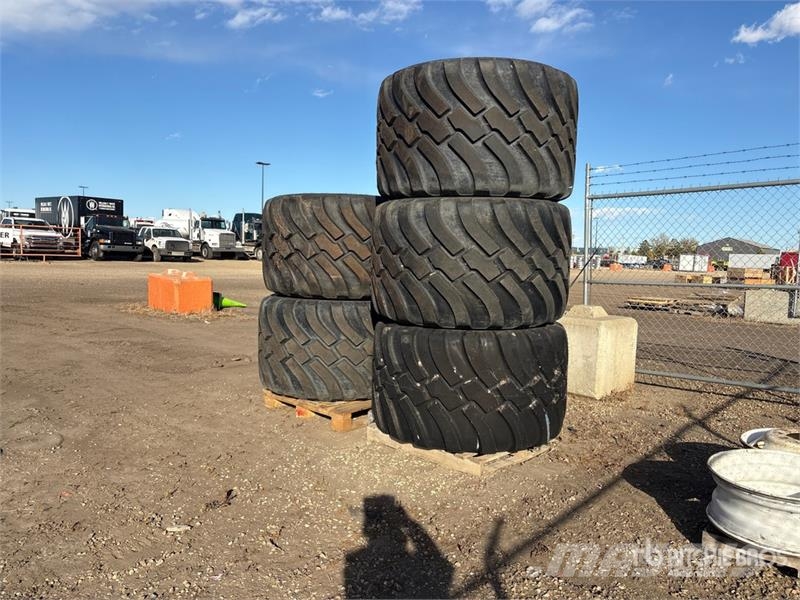  Quantity of (5) 800/45R26.5 Floater Tires الإطارات والعجلات والحافات