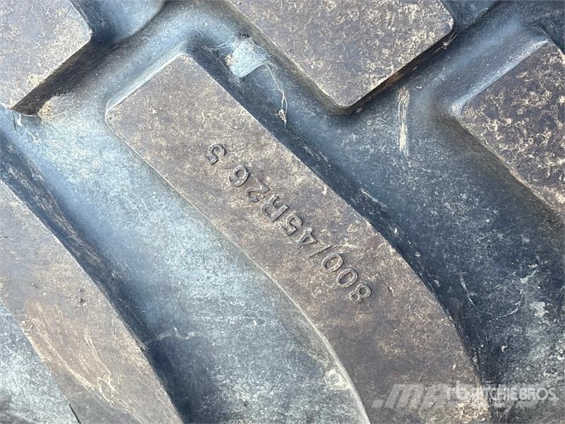  Quantity of (5) 800/45R26.5 Floater Tires الإطارات والعجلات والحافات