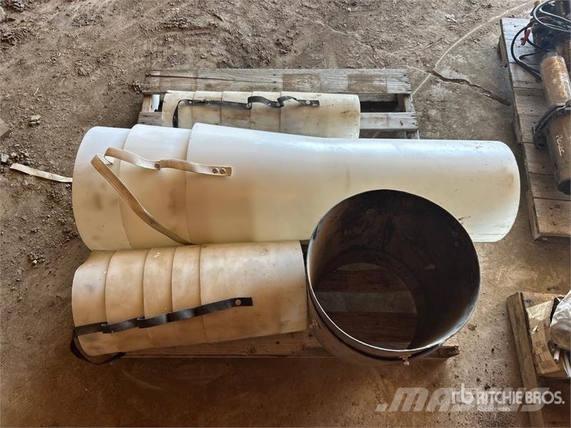 Quantity of (5) Auger Spouts & Air Seeder Hose Kiti naudoti statybos komponentai