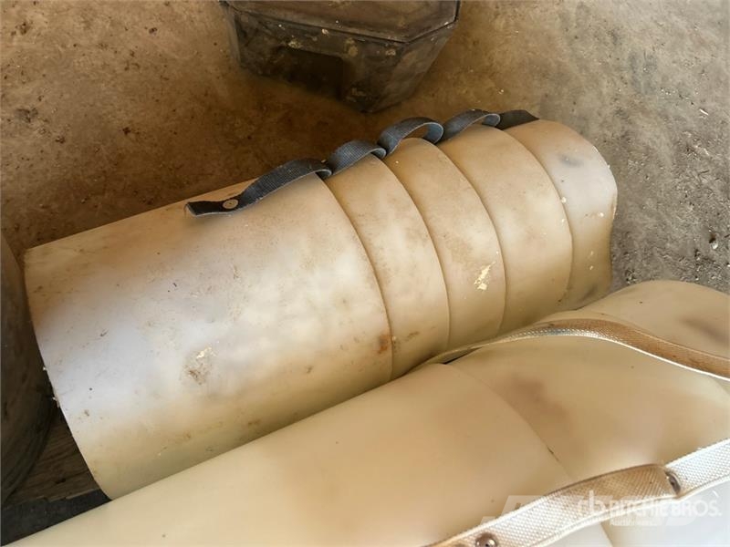 Quantity of (5) Auger Spouts & Air Seeder Hose Kiti naudoti statybos komponentai