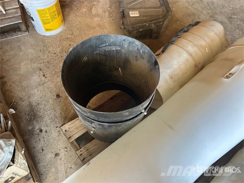 Quantity of (5) Auger Spouts & Air Seeder Hose Kiti naudoti statybos komponentai