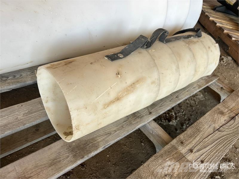 Quantity of (5) Auger Spouts & Air Seeder Hose Kiti naudoti statybos komponentai
