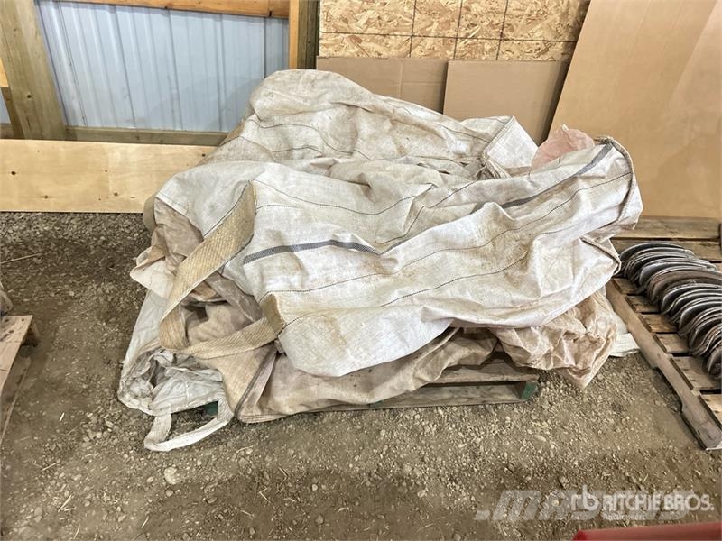  Quantity of (5) Bulk Material Storage Bags (Super  مكونات أخرى