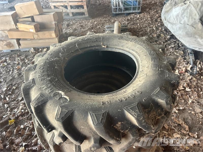 Quantity of (5) Carlisle 9.5-16 Tires Gume, točkovi i felne