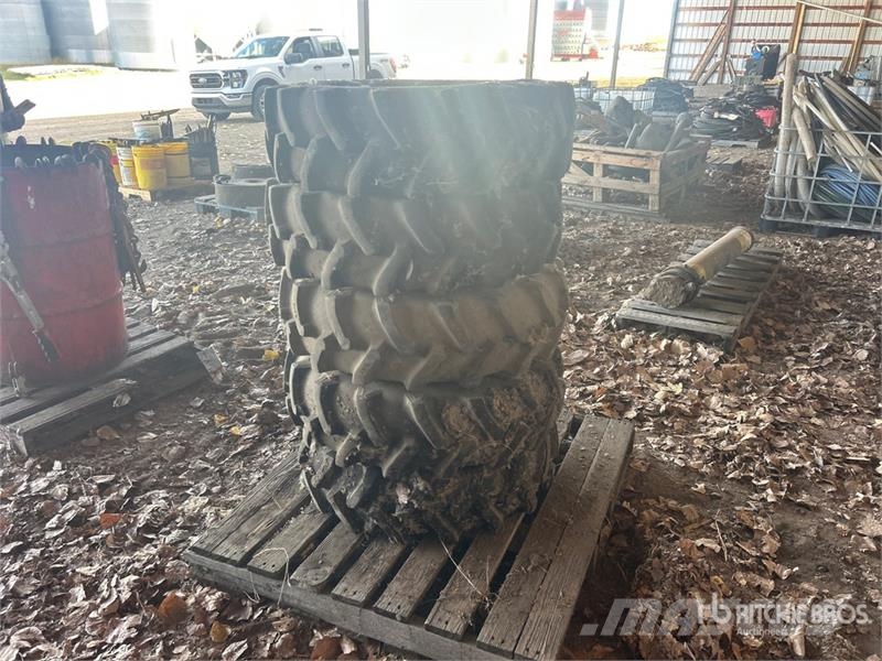 Quantity of (5) Carlisle 9.5-16 Tires Gume, točkovi i felne