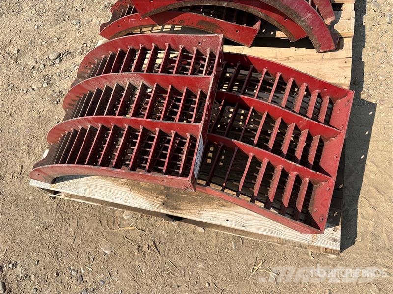 Quantity of (5) Combine Concave - Fits Case IH Com Sklízecí mlátičky