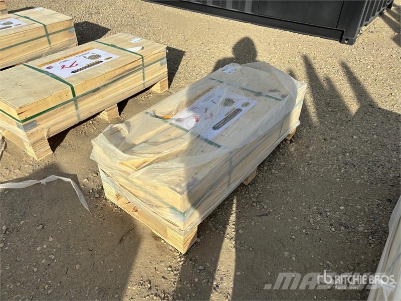 Quantity of (5) EMC LB9200 Ratchet Binders & (10) Otros componentes