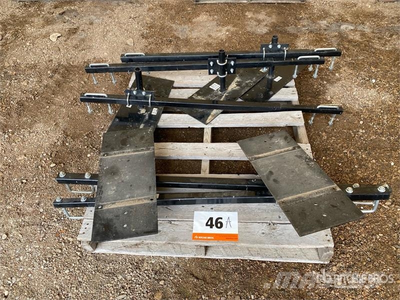Quantity of (5) GGF-8126 Fan Stand Naprave za predelavo in shranjevanje žetve - Ostalo