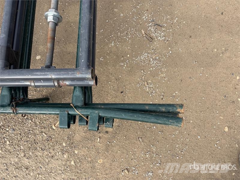 Quantity of (5) Hi-Hog Livestock Panel Other livestock machinery and accessories
