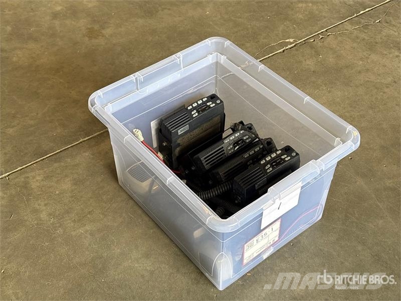 Quantity of (5) Kenwood TK7102 VHF 50 Watt Truck R Ďalšie komponenty