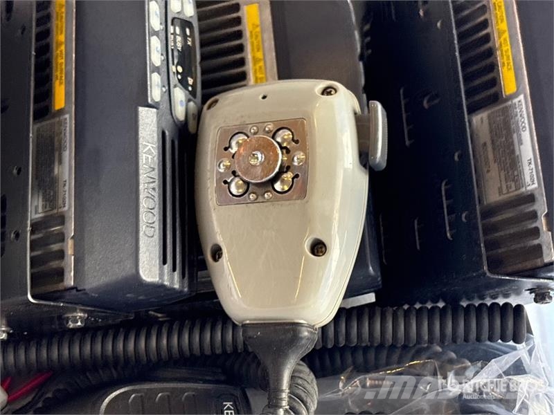 Quantity of (5) Kenwood TK7102 VHF 50 Watt Truck R Ďalšie komponenty