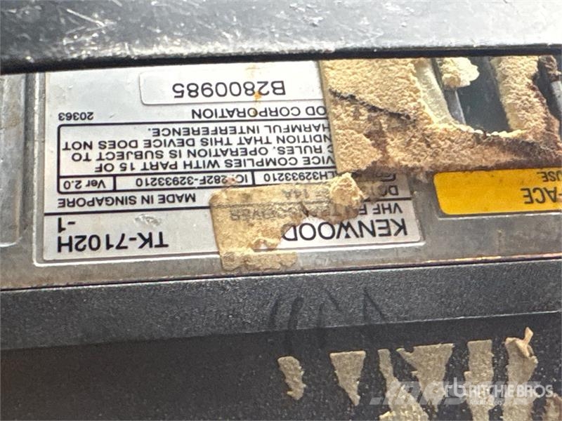 Quantity of (5) Kenwood TK7102 VHF 50 Watt Truck R Ďalšie komponenty
