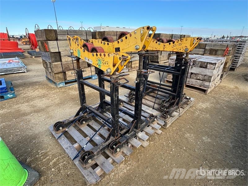  Quantity of (5) L J Welding Pipe Rollers معدات البناء - غير ذلك