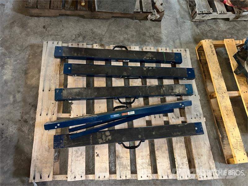 Quantity of (5) MasterCraft Folding Saw-Horse Stan Drugi deli