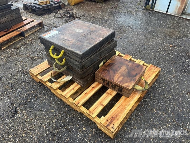 Quantity of (5) Miscellaneous Outrigger Pads Kranar, delar och tillbehör