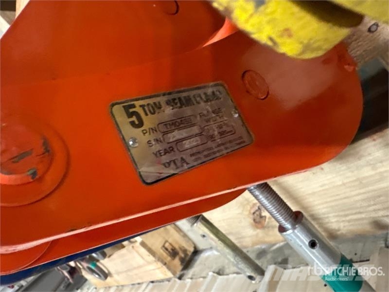 Quantity of (5) Miscellaneous Beam Clamps Rigging أجزاء ومعدات رافعات