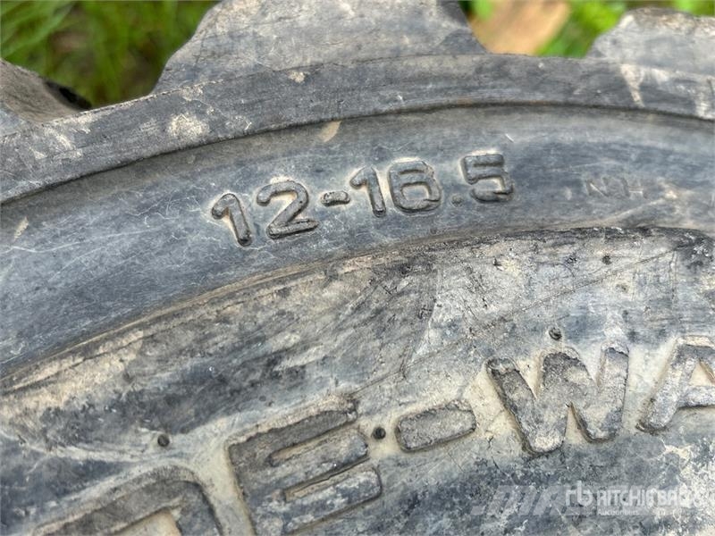 Quantity of (5) Mixed Tires Tyres, wheels and rims