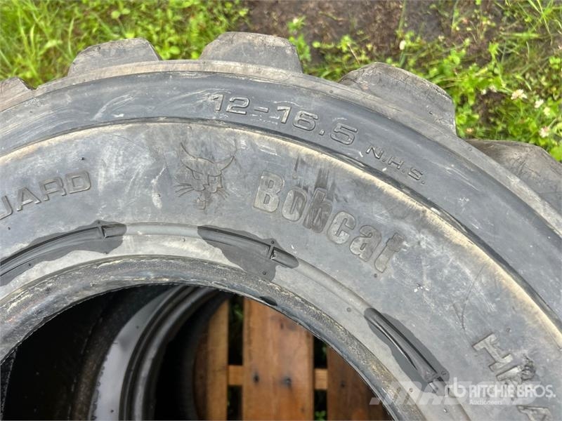  Quantity of (5) Mixed Tires Opony, koła i felgi