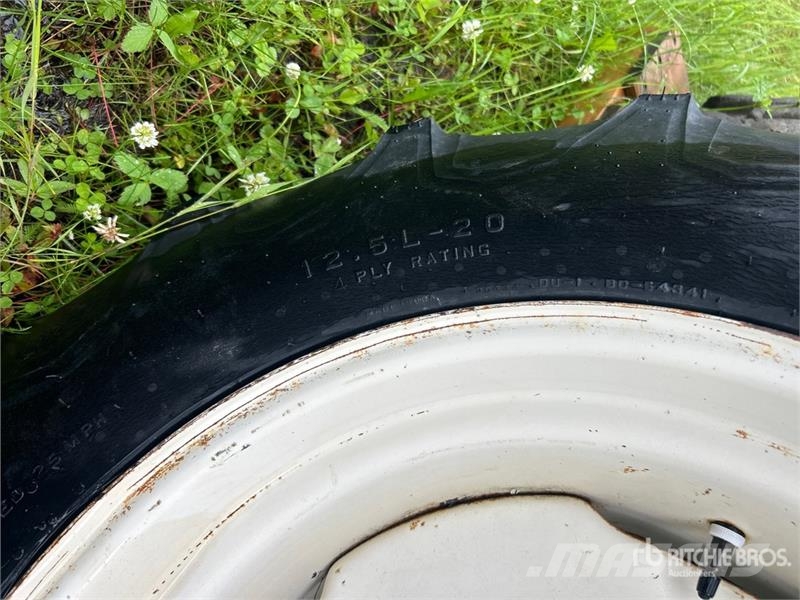  Quantity of (5) Mixed Tires Opony, koła i felgi