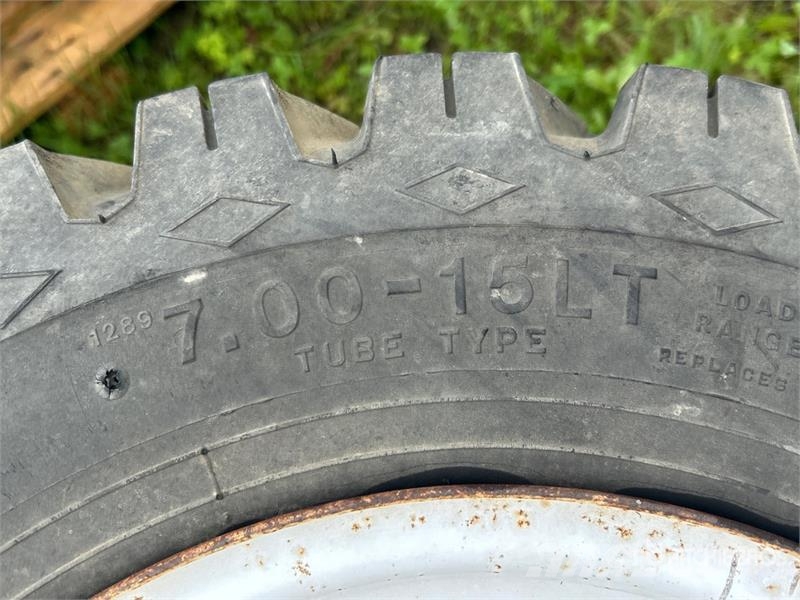 Quantity of (5) Mixed Tires Tyres, wheels and rims