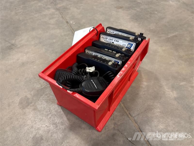 Quantity of (5) Motorola M1225 Truck Radios Autres accessoires