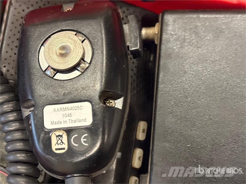 Quantity of (5) Motorola M1225 Truck Radios Autres accessoires