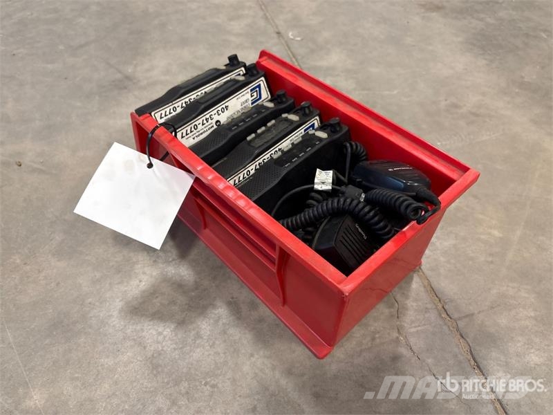 Quantity of (5) Motorola M1225 Truck Radios Autres accessoires