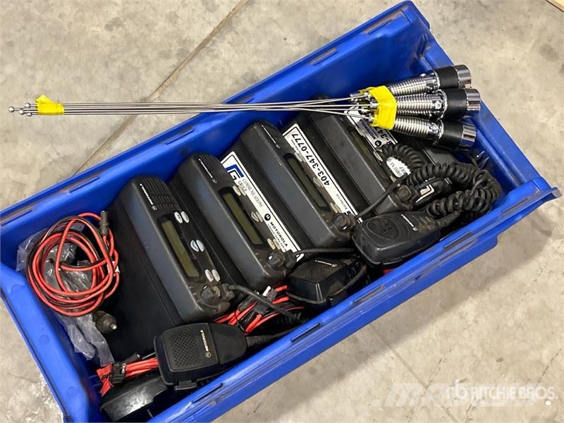 Quantity of (5) Motorola 2-Way Radios Ďalšie komponenty