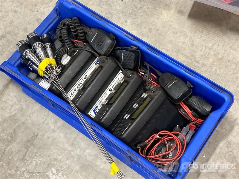 Quantity of (5) Motorola 2-Way Radios Ďalšie komponenty