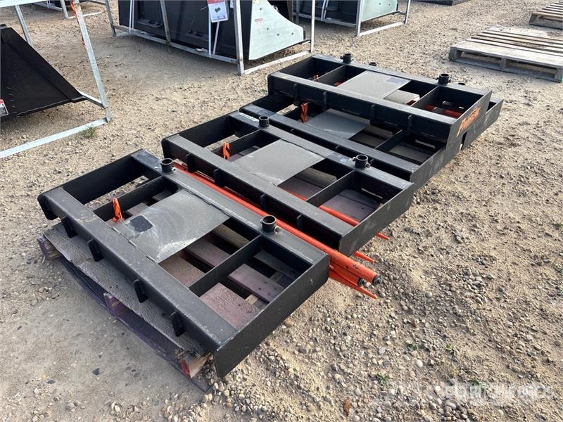 Quantity of (5) PABREAK GCC56 45 in Skid Steer Ba Компоненты строительной техники