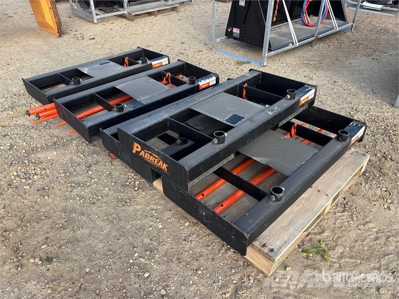 Quantity of (5) PABREAK GCC56 45 in Skid Steer Ba Компоненты строительной техники
