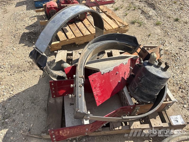 Quantity of (5) Pallets of Truck Parts Коммерческий транспорт - Другие