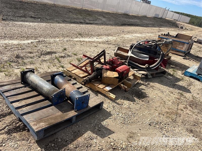  Quantity of (5) Pallets of Truck Parts Коммерческий транспорт - Другие