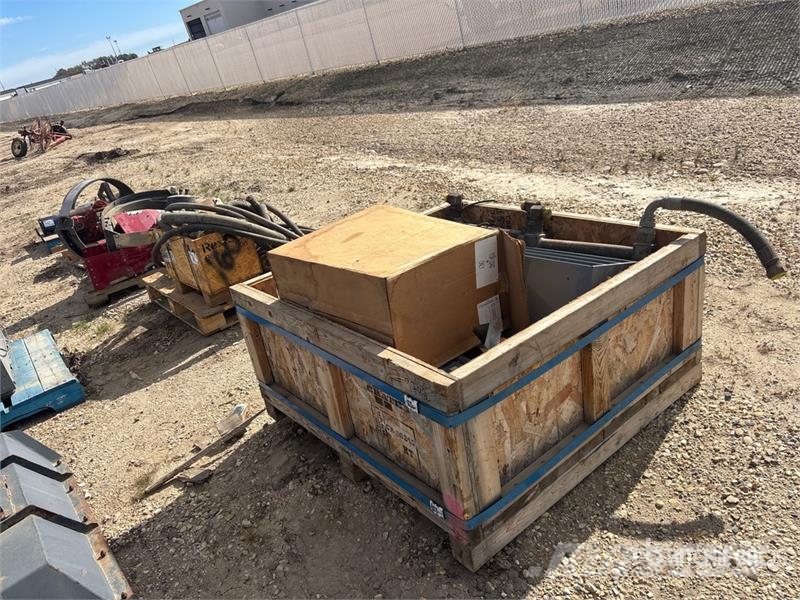  Quantity of (5) Pallets of Truck Parts Коммерческий транспорт - Другие