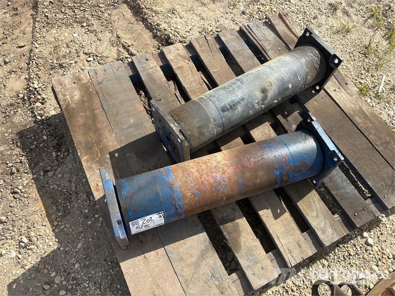  Quantity of (5) Pallets of Truck Parts Коммерческий транспорт - Другие