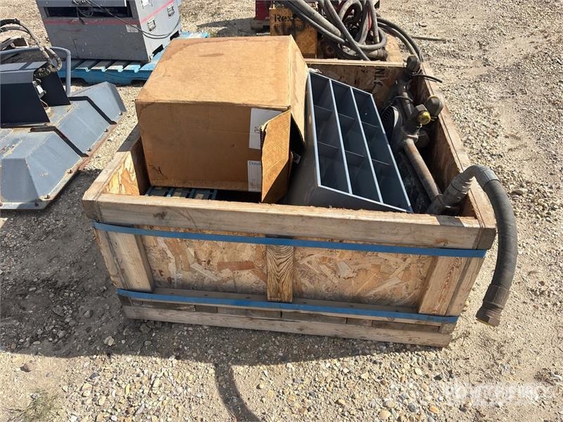  Quantity of (5) Pallets of Truck Parts Коммерческий транспорт - Другие