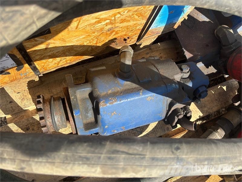  Quantity of (5) Pallets of Truck Parts Коммерческий транспорт - Другие