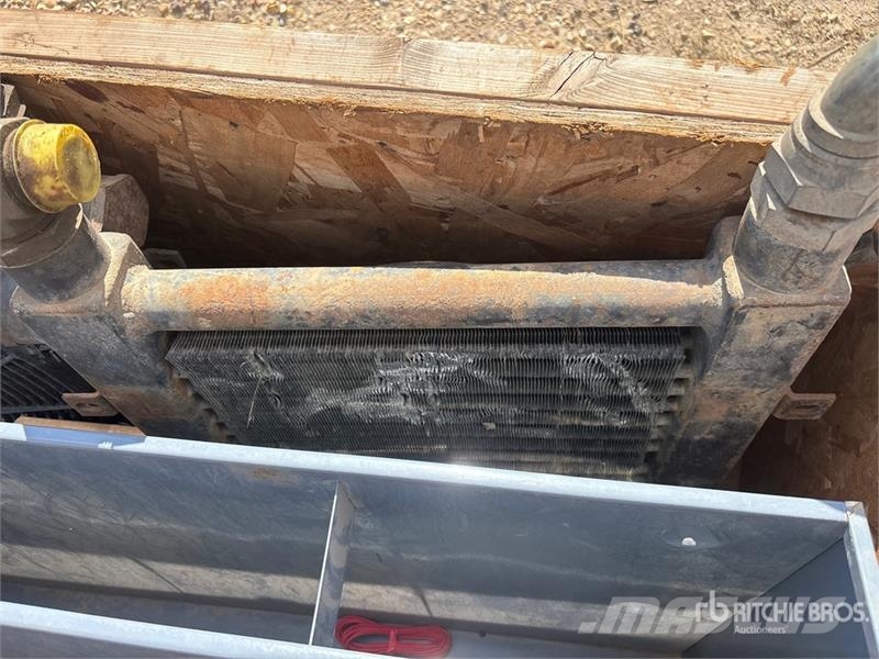  Quantity of (5) Pallets of Truck Parts Коммерческий транспорт - Другие