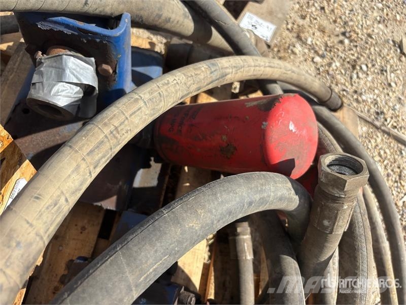  Quantity of (5) Pallets of Truck Parts Коммерческий транспорт - Другие