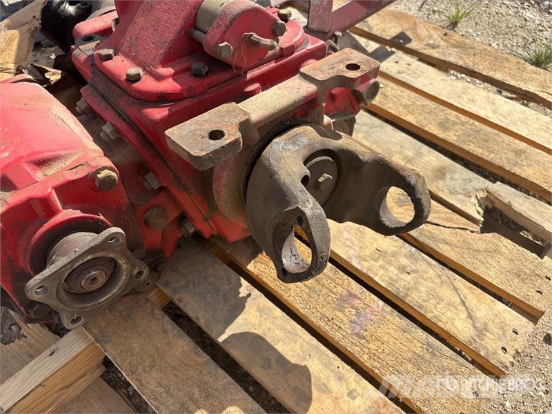  Quantity of (5) Pallets of Truck Parts Коммерческий транспорт - Другие