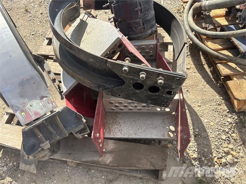  Quantity of (5) Pallets of Truck Parts Коммерческий транспорт - Другие