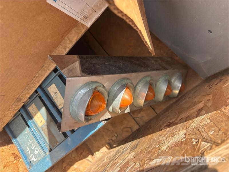  Quantity of (5) Pallets of Truck Parts Коммерческий транспорт - Другие
